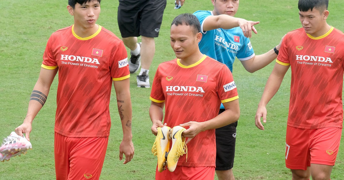 Đến lượt Malaysia mất ăn mất ngủ sau chia sẻ gây 'choáng' của Trọng Hoàng