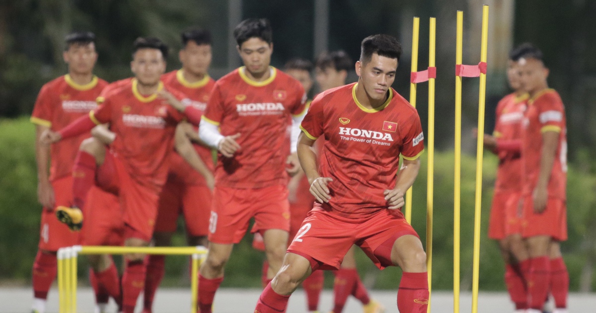 Tuyển Việt Nam đổi lịch tập 'chuyển nhà', HLV Park Hang-seo đi 'bắt giò' đối thủ