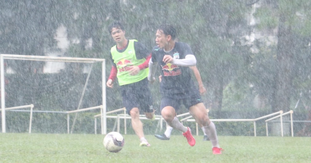 HAGL: Mưa gió phố Núi không sờn lòng các chiến binh của Kiatisak