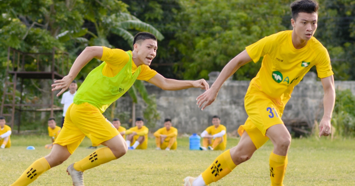 Tổng giám đốc SLNA Trương Mạnh Linh: 'Nhiều CLB V-League không muốn kéo dài sang 2022'