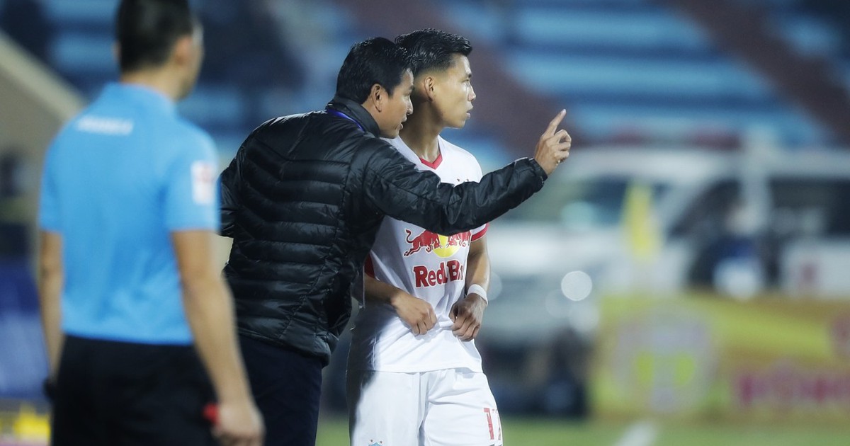 Lý do Viettel càng mạnh, HAGL của Kiatisak càng thích