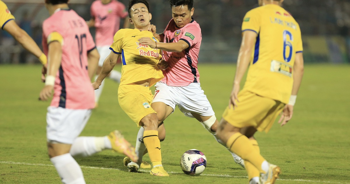 HLV Kiatisak thừa nhận sự thật bất đắc dĩ về HAGL