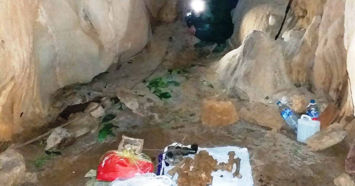 Quy tập 3 hài cốt liệt sĩ được phát hiện trong hang đá