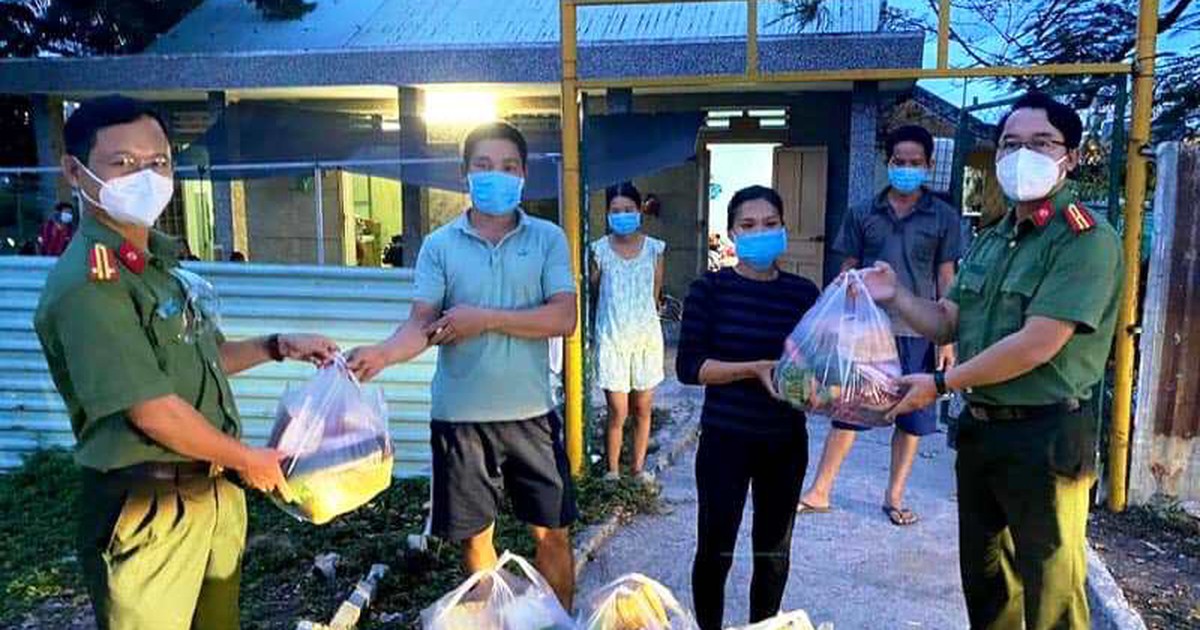 Rưng rưng những lời cảm ơn người dân Đà Nẵng gửi những 'người hùng thầm lặng'