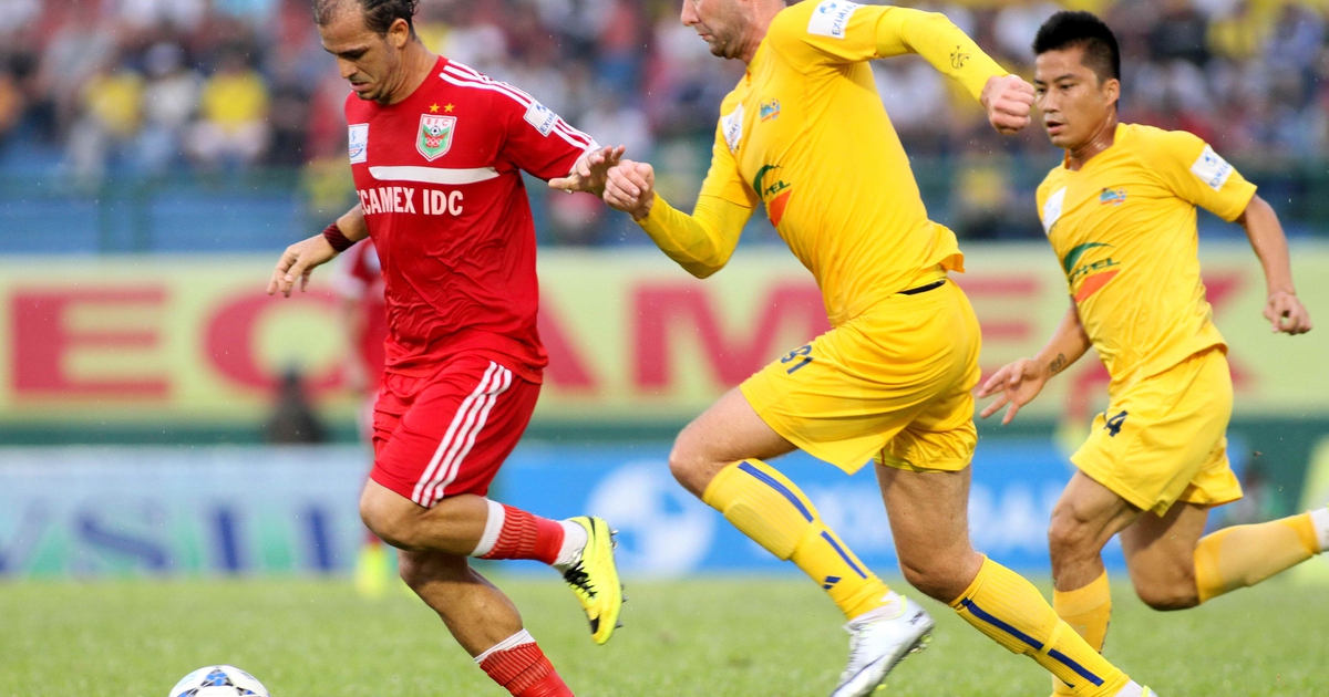 Sau Công Vinh, người Thái tiếp tục chế giễu cầu thủ nhập tịch Van Bakel