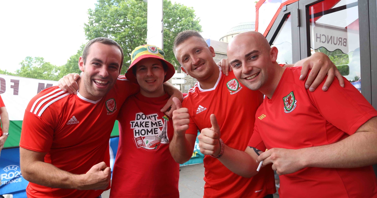 Dọc đường EURO: Cơn sốt Xứ Wales tăng nhiệt