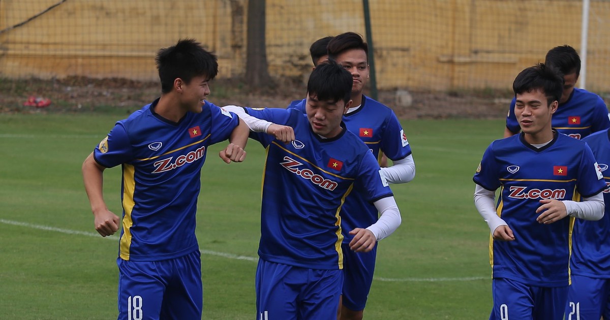 Buổi tập đầu tiên của tuyển Việt Nam: Vắng thủ môn Bùi Tiến Dũng và Quang Hải