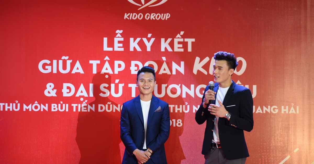 Thủ môn Bùi Tiến Dũng và Quang Hải làm đại sứ thương hiệu