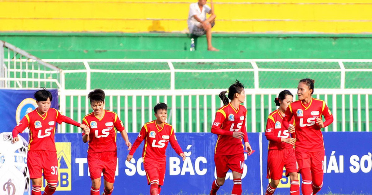 Tấm lòng của tuyển nữ TP.HCM và nỗi niềm bị nợ tiền thưởng
