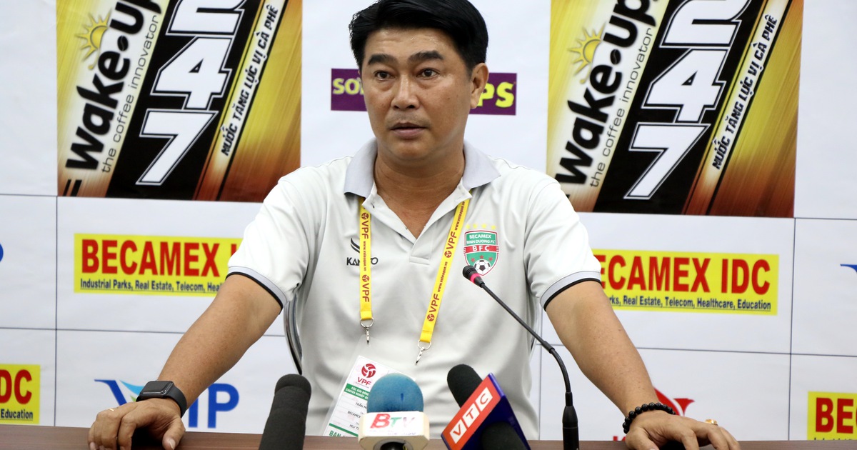 Vì sao HLV Trần Minh Chiến nộp đơn từ chức ở B.Bình Dương?