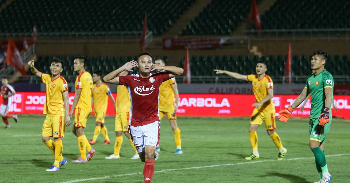 Kết quả bóng đá V-League TP.HCM 1-0 Thanh Hóa: 'Gà son' Xuân Nam lại lập công!