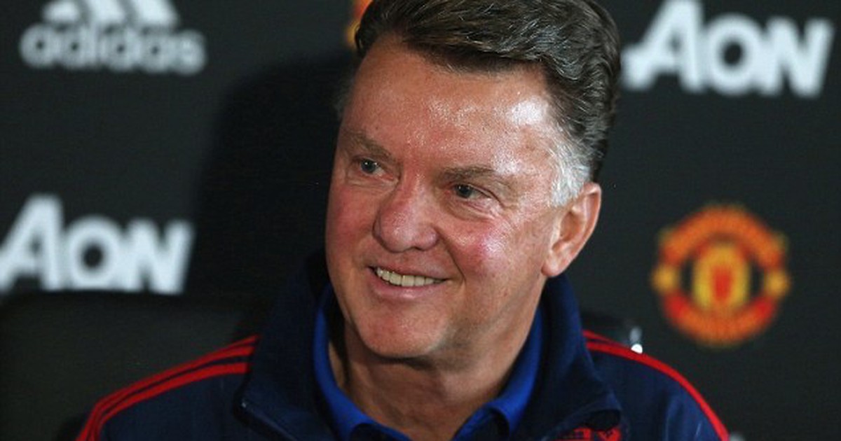 HLV Van Gaal tuyên bố M.U sẽ cạnh tranh ngôi vô địch Premier League