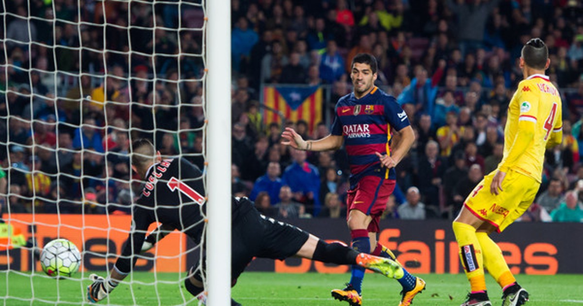 Suarez đi vào lịch sử, Barcelona dội mưa bàn thắng vào lưới Sporting Gijon