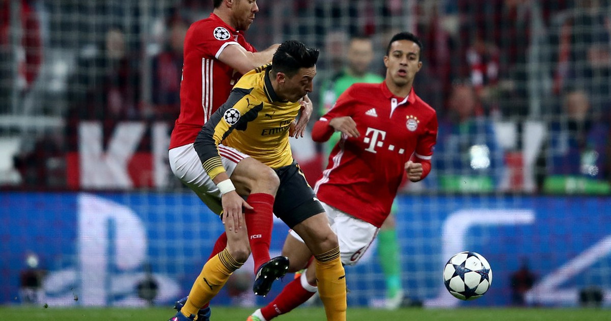 Nhìn từ trận Bayern Munich 5-1 Arsenal: Sự mù quáng của Wenger đối với Ozil