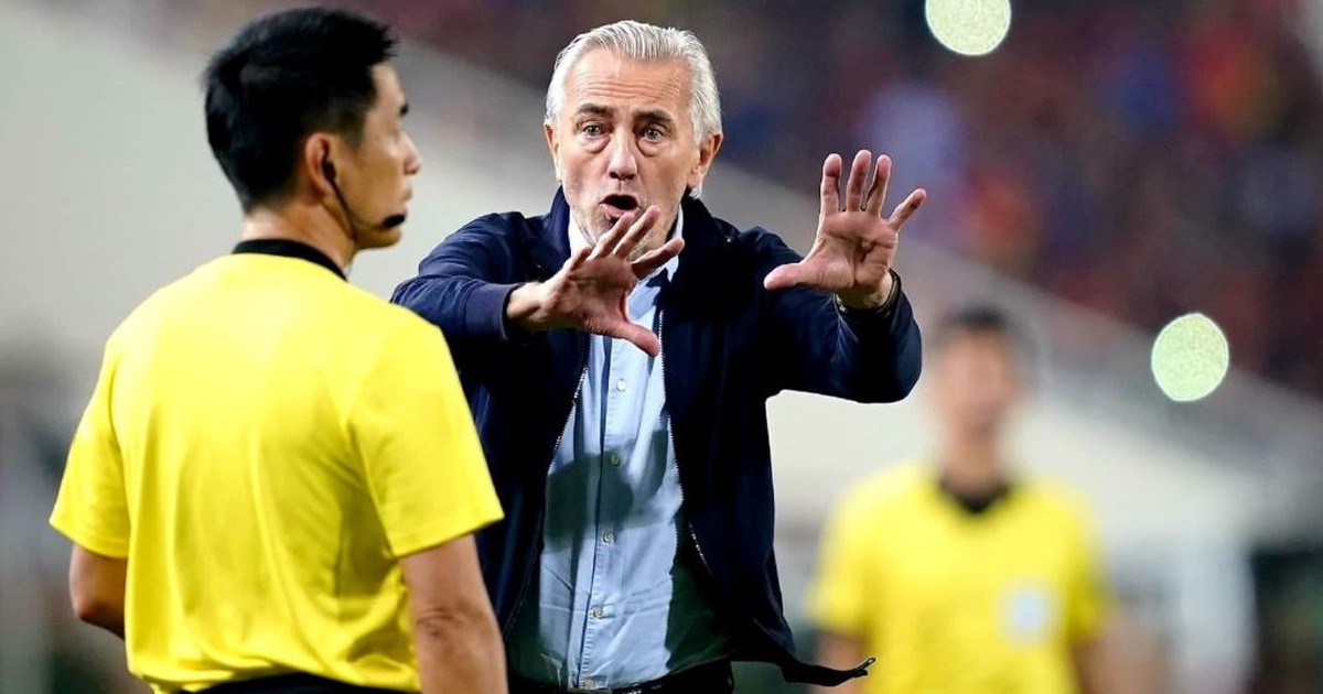 HLV Bert van Marwijk: ‘Trọng tài rút thẻ đỏ quá nhanh, UAE không đáng thua’