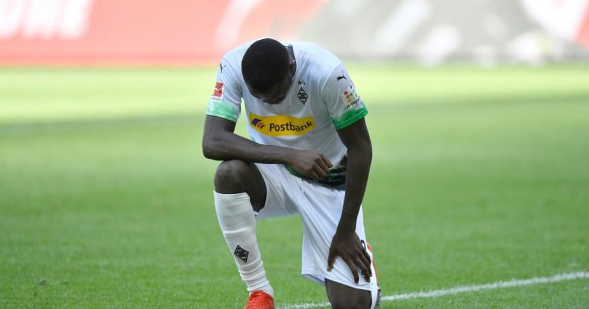 Bóng đá Mỹ xem xét bỏ lệnh cấm quỳ gối khi cử hành quốc ca