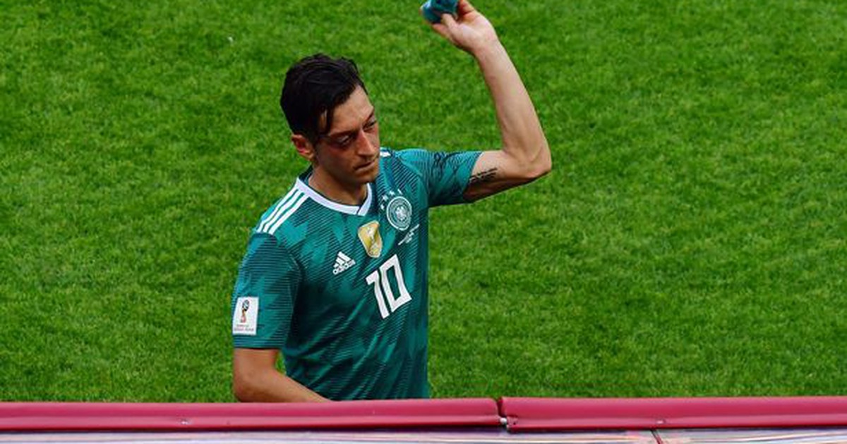 Ozil thề không bao giờ trở lại khoác áo tuyển Đức