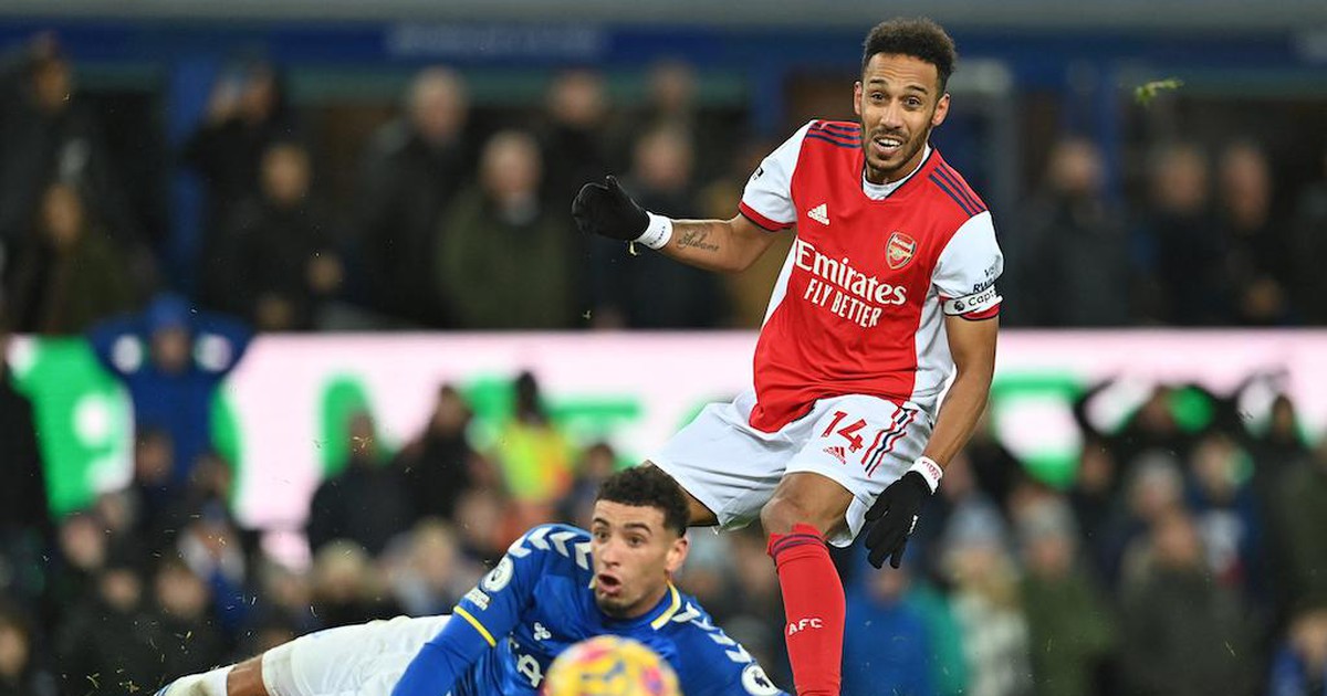 HLV Arteta ra ‘tối hậu thư’ sau khi tước băng đội trưởng của Aubameyang