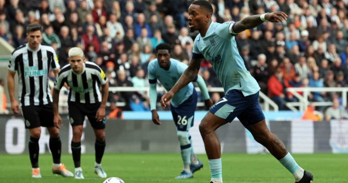 M.U nhắm tân binh tuyển Anh thay thế Ronaldo vào tháng 1