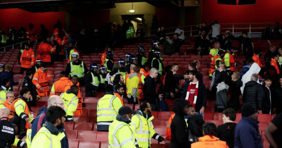 Europa League: CĐV gây hỗn loạn và phá hoại ở trận Arsenal thắng PSV