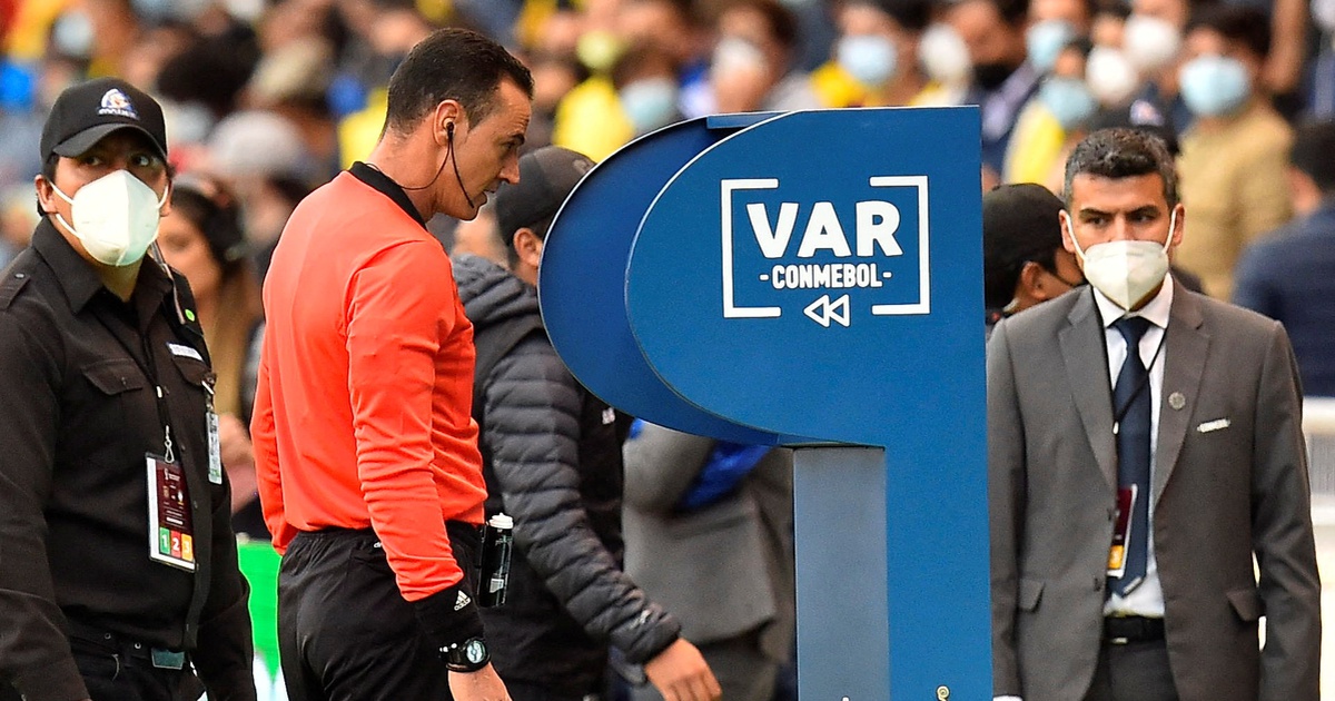 VAR vẫn gây tranh cãi và World Cup 2022 không ngoại lệ