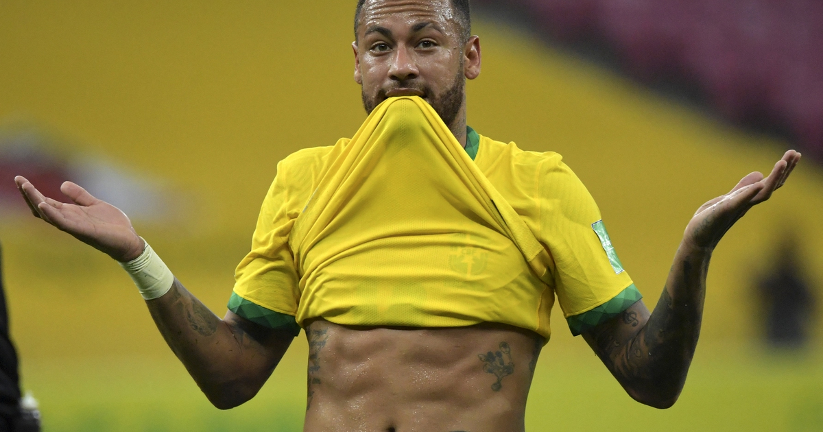 Máy bay chở Neymar gặp sự cố khi trên đường hội quân với tuyển Brazil