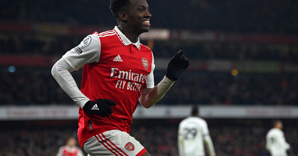 Arsenal đánh bại M.U để kéo dài giấc mơ vô địch Ngoại hạng Anh