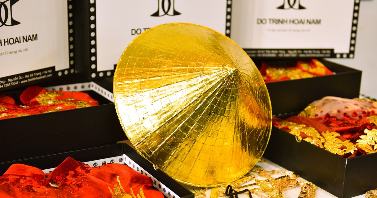 Mang nón lá dát vàng sang Úc quảng bá áo dài Việt