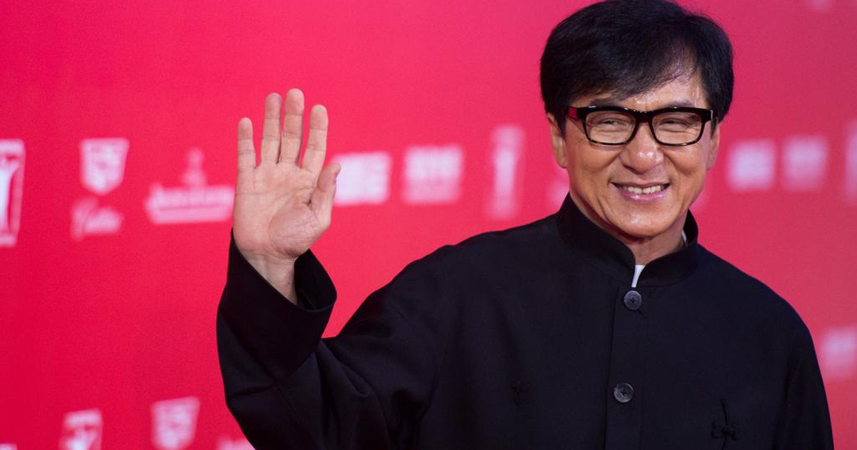 Thành Long tiếp tục mua máy bay nhưng không trợ cấp cho con gái