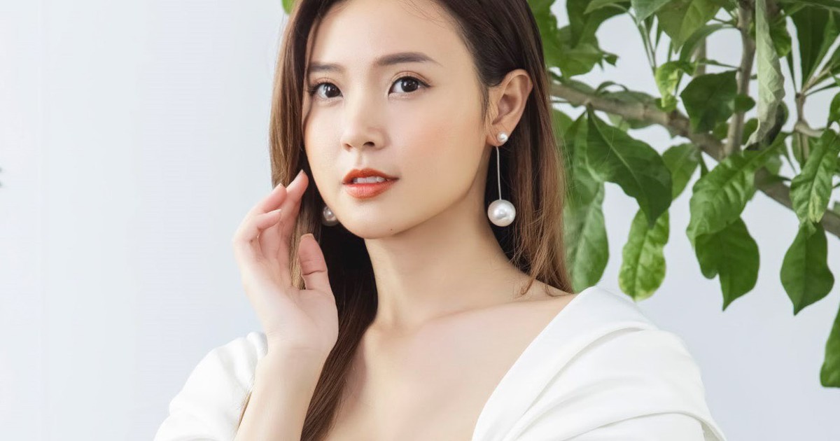 Midu xinh đẹp tinh khôi trong ngày lên chức CEO