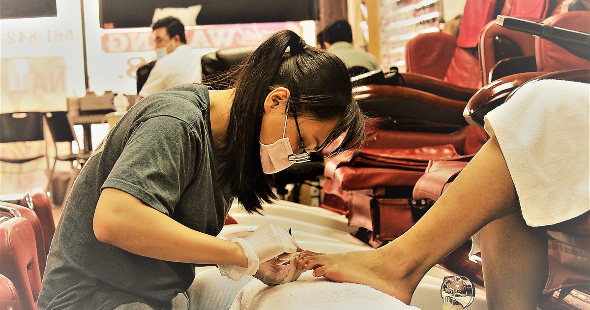 Việt kiều Mỹ 'cày' gì để có nhiều tiền: 'Tôi làm rửa chén, chùi toilet!'