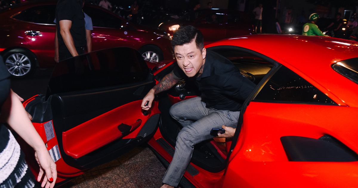 Ca sĩ Tuấn Hưng nhờ người trông siêu xe 16 tỉ khi đi show