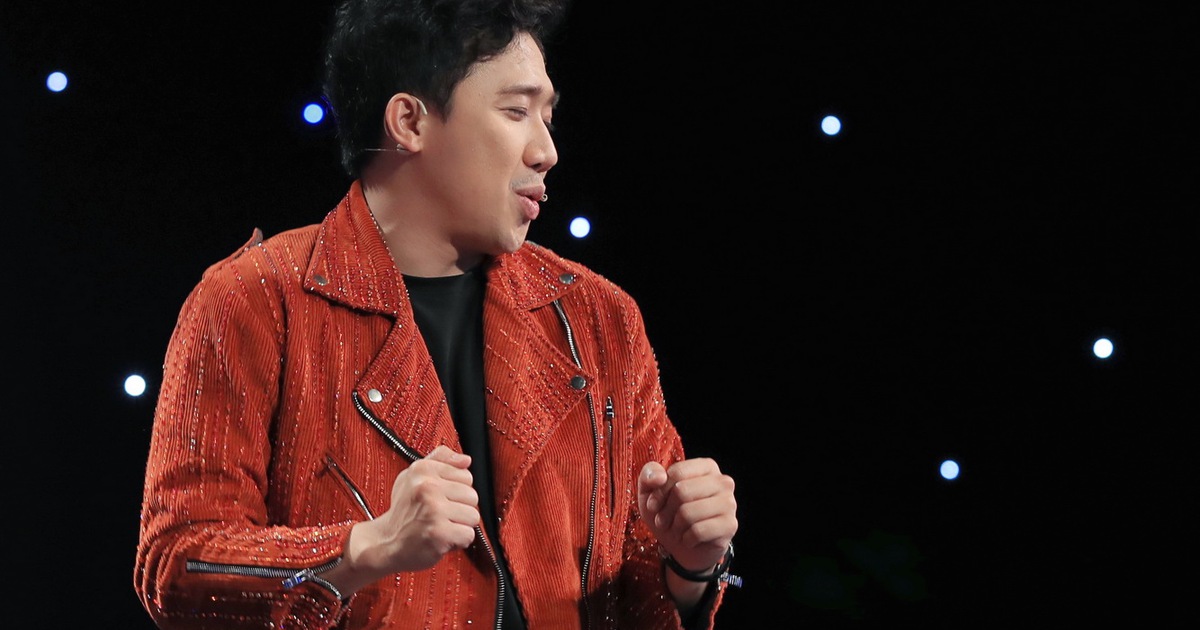 Trấn Thành hốt hoảng vì bị ông xã Cẩm Ly 'quăng dép' lên sân khấu 'dằn mặt'