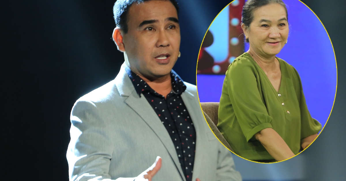 Quyền Linh cúi người trước bà mẹ ung thư dành hết tiền đi làm từ thiện