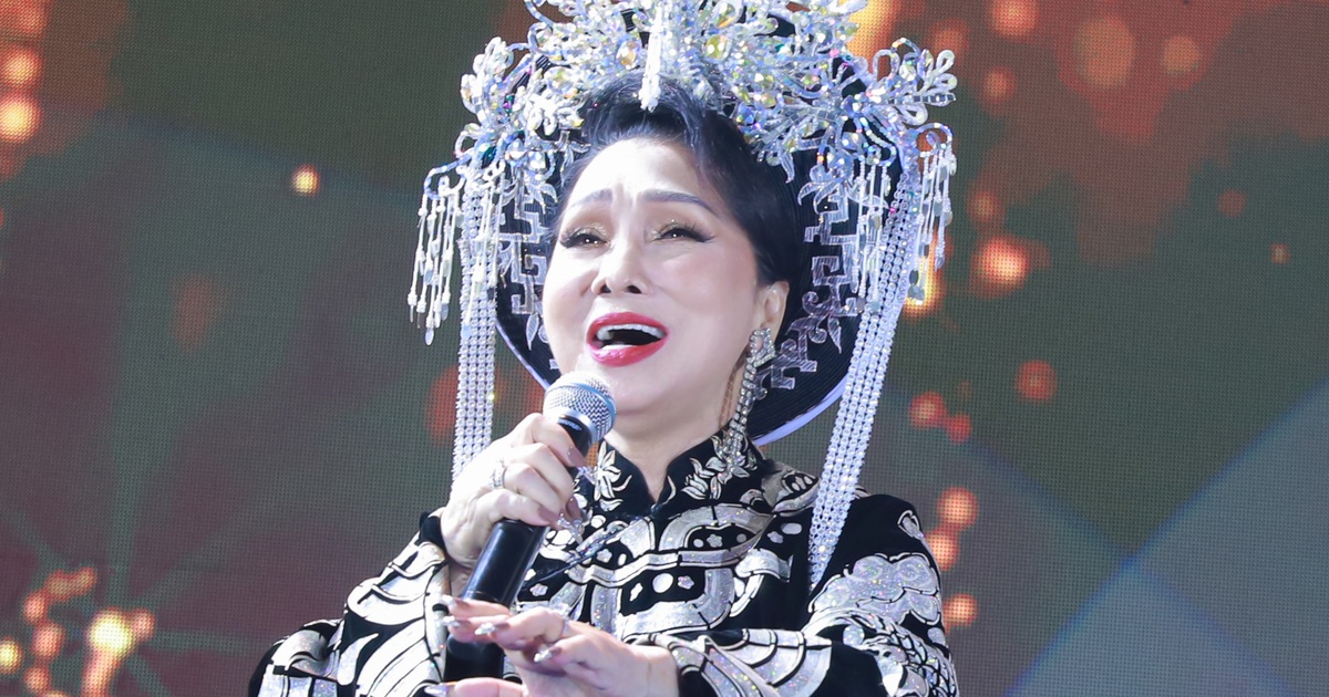 NSND Bạch Tuyết được vinh danh với bản hit 'Về nghe mẹ ru'