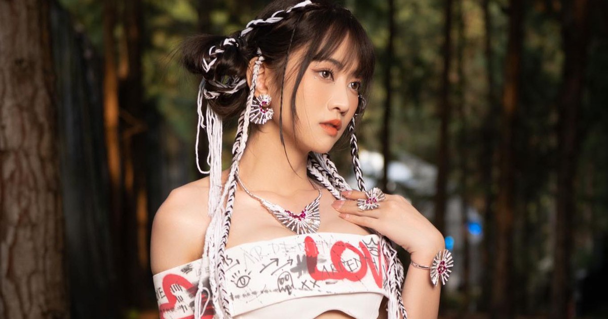 TikToker Lê Bống tiếp tục diễn thời trang dù từng gây tranh cãi