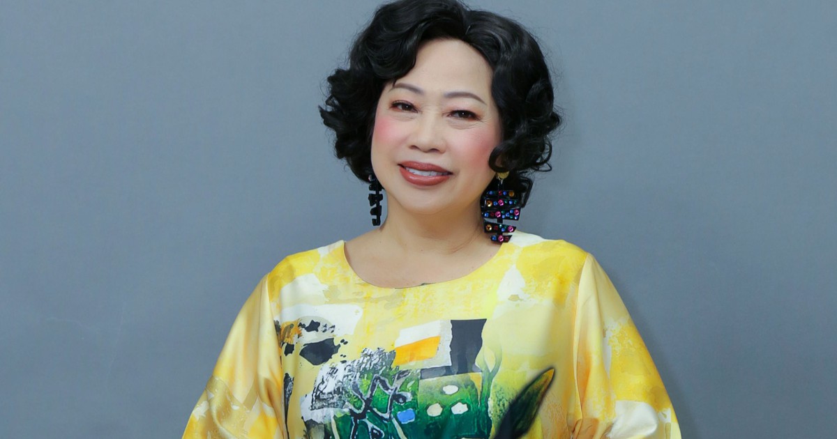 Phi Phụng tiết lộ từng bị nghệ sĩ Phi Thoàn đánh khi mới đi diễn