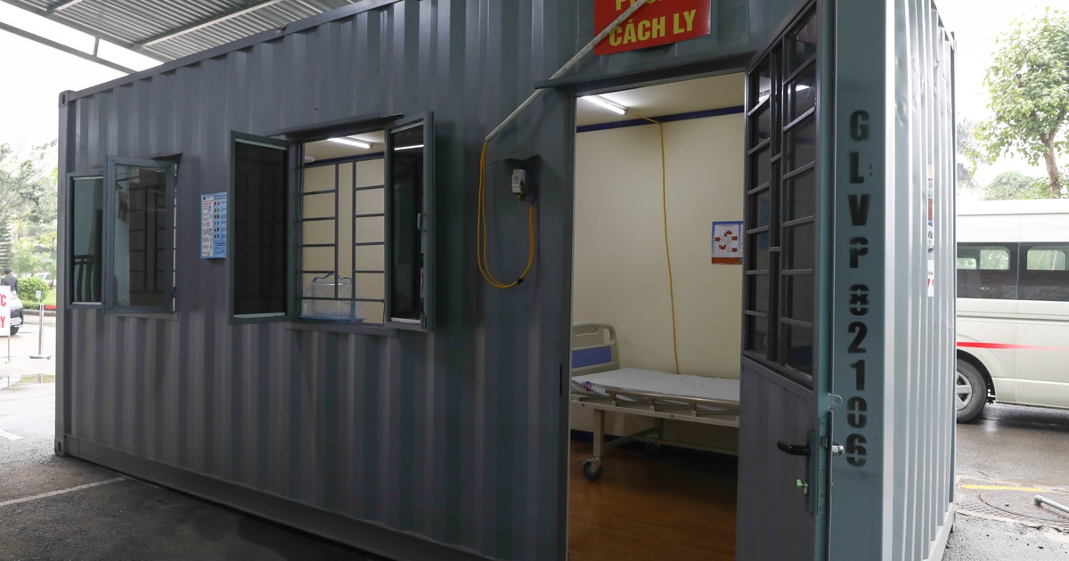 Bên trong phòng khám bằng container khám riêng các ca nghi ngờ Covid -19