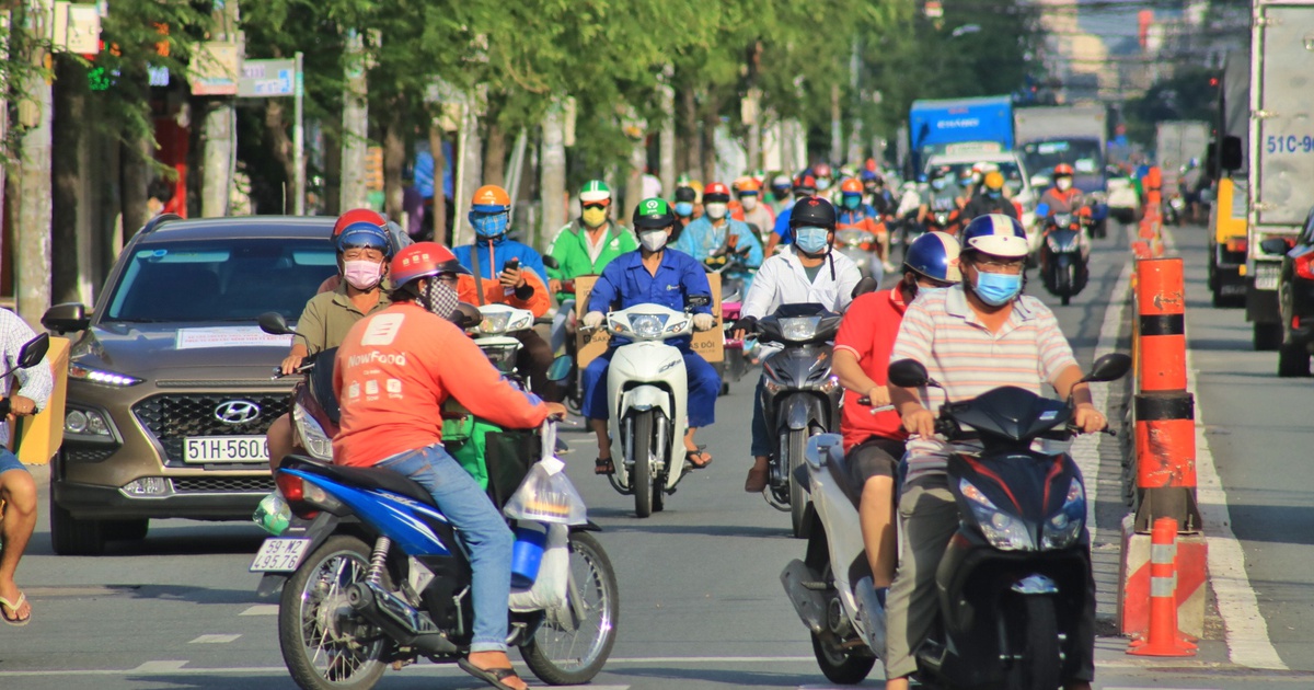 Đường sá TP.HCM chiều nay trước thời khắc người dân 'ở yên trong nhà' sau 0 giờ 23.8