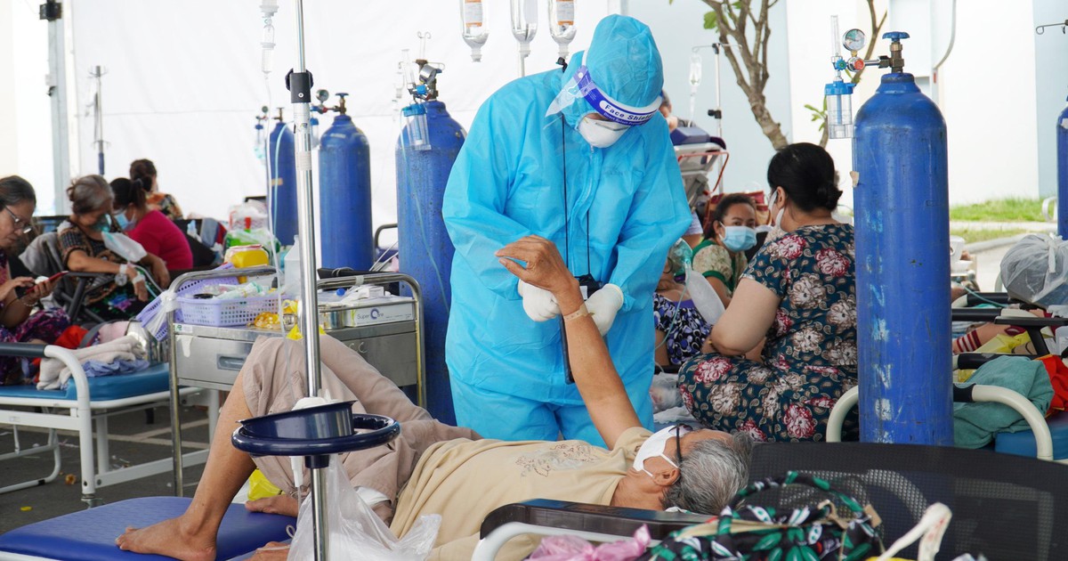 Bệnh viện Gia An 115 nhận bằng khen và tri ân các chiến sĩ áo trắng