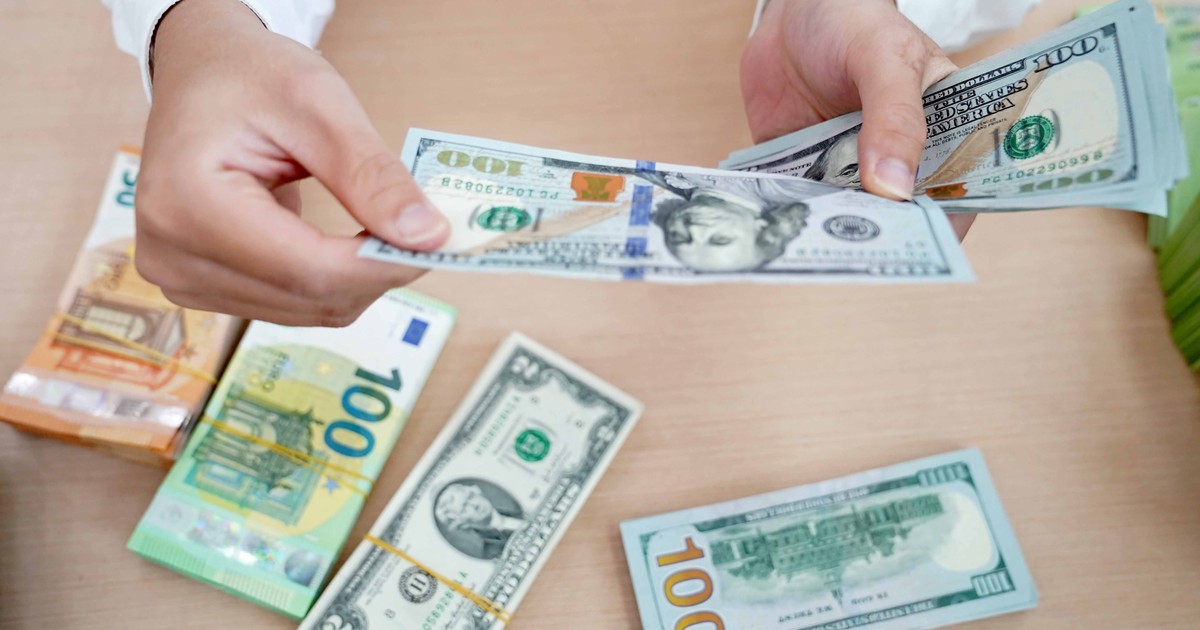 Giá USD hôm nay 8.9.2022: Đồng loạt tăng mạnh