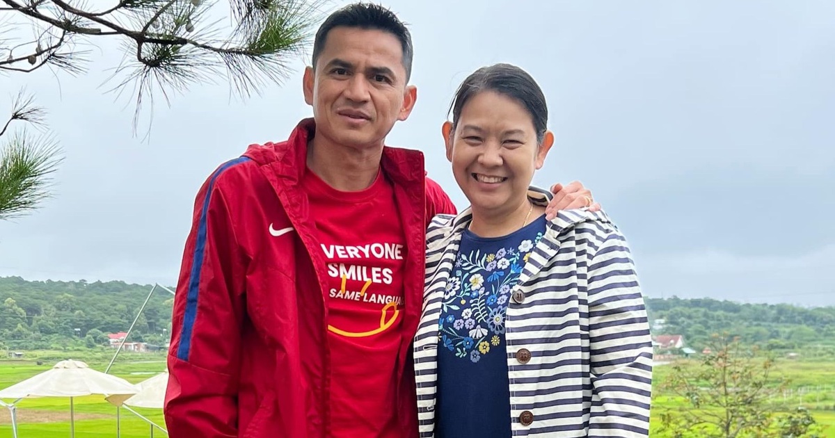 HLV Kiatisak nhận 'món quà' đặc biệt trong giai đoạn quan trọng của HAGL