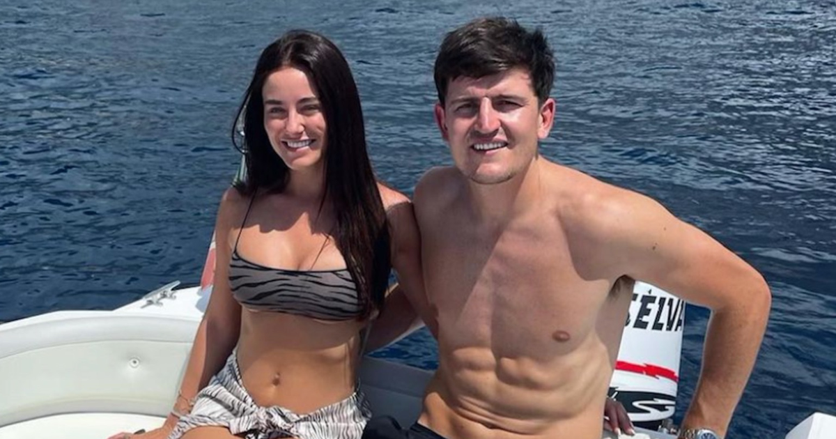 HLV Erik ten Hag dành 'ưu tiên đặc biệt' cho đội trưởng M.U Maguire