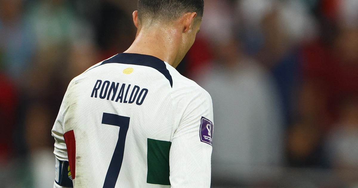 Bị loại khỏi World Cup, Ronaldo không về nước cùng tuyển Bồ Đào Nha