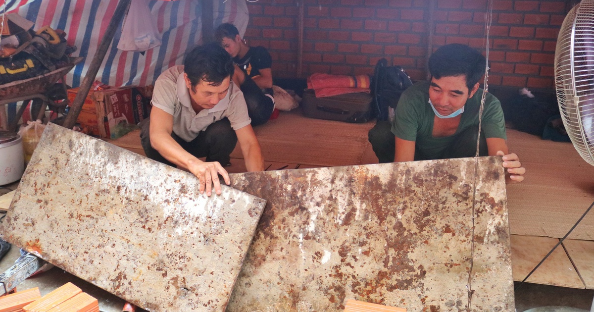 Hỗ trợ nhóm thợ hồ trụ giữa mùa dịch Covid-19 ở Sài Gòn