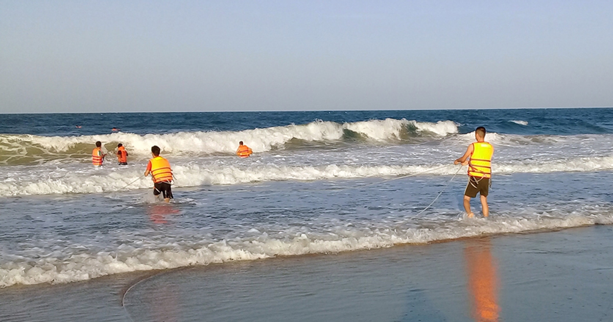 Phú Yên: Tìm thấy thi thể nam du khách mất tích khi tắm biển