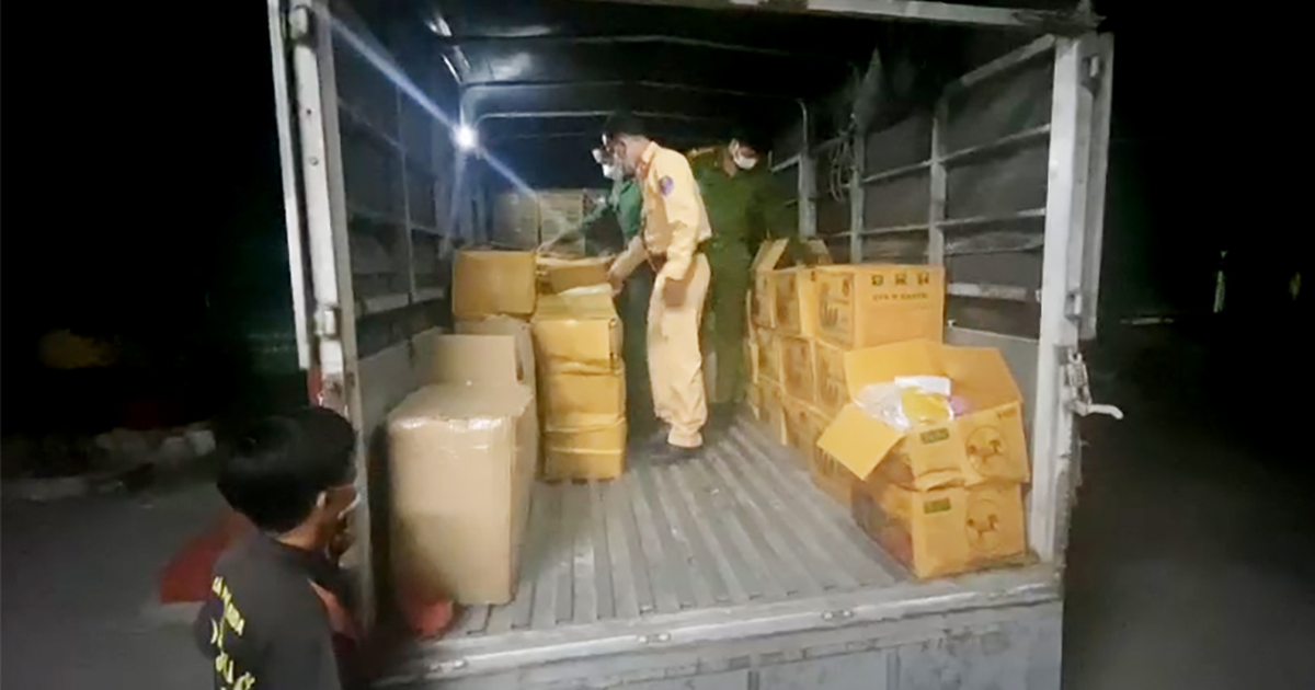 An Giang: Bắt xe tải chở hàng nghi nhập lậu trị giá gần 200 triệu đồng