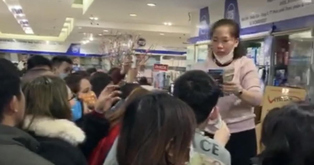 Viêm phổi Vũ Hán: Khẩu trang, nước rửa tay 'cháy trên mọi mặt trận'