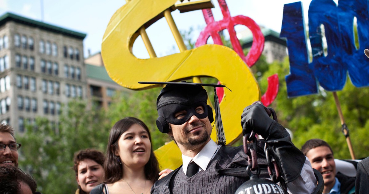 Kinh tế Mỹ nặng gánh vì núi nợ của người trẻ