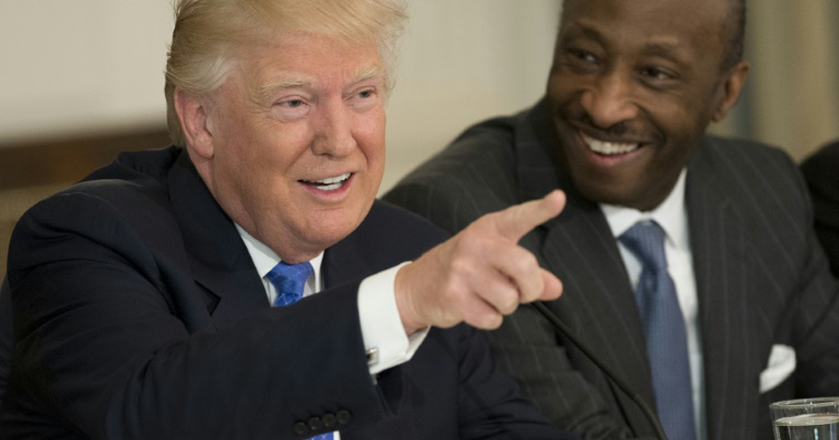 Hàng loạt CEO rời bỏ hội đồng kinh tế của Tổng thống Donald Trump